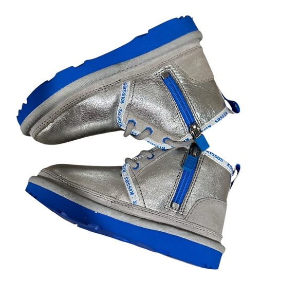 RARE UGG X HERSHEY’S KISSES NEUMEL II Silver Metallic Boots, Child Size 10. NEW! - Picture 8 of 12